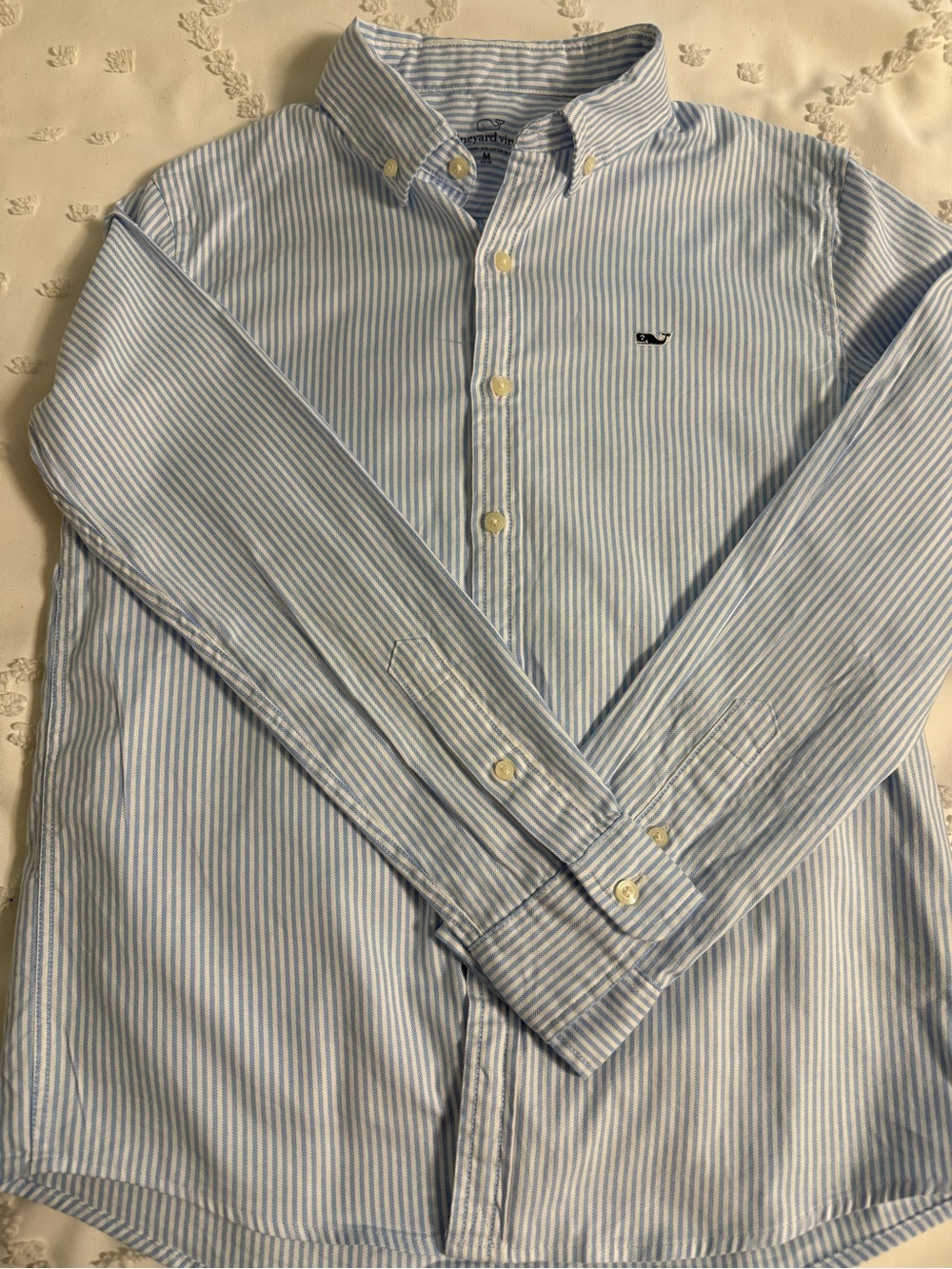 Boys M Vineyard Vines Light Blue and White Striped Button-Down Shirt